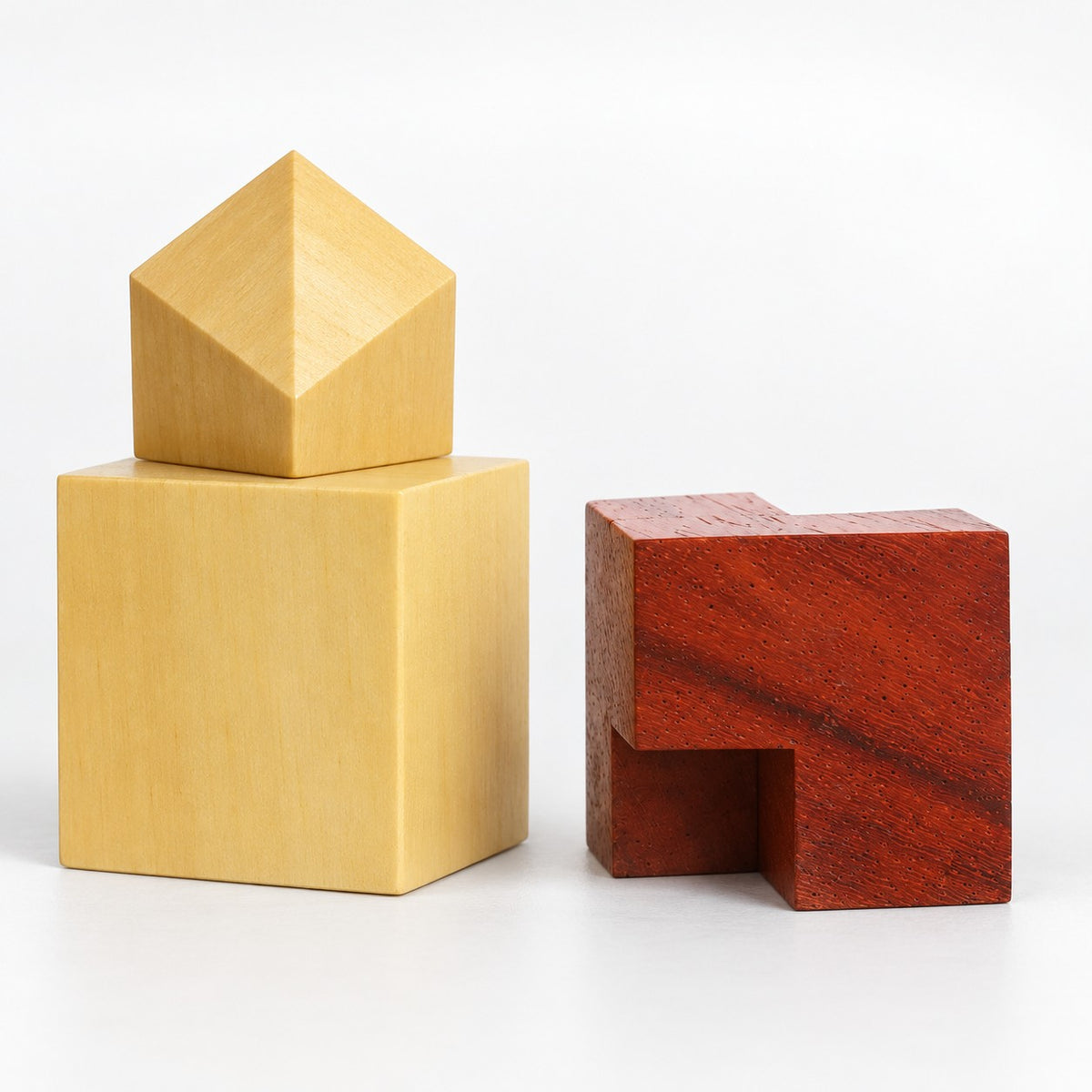 1923 Bauhaus Chess Set Reproduction - Chess Pieces Only in Bud Rosewood & Boxwood, 2-Inch King - king and knight close-up
